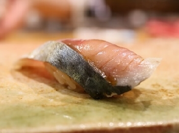 青花魚壽司的照片