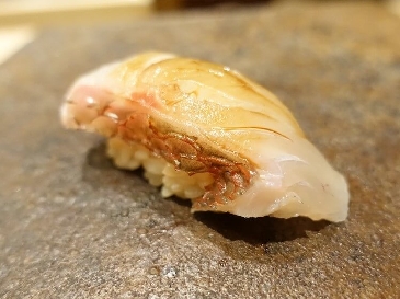 ein Foto von Rote Meerbrasse Sushi