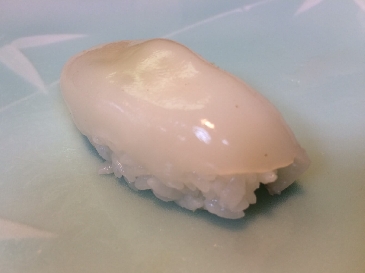 ein Foto von Junger Goldene Sepie Sushi
